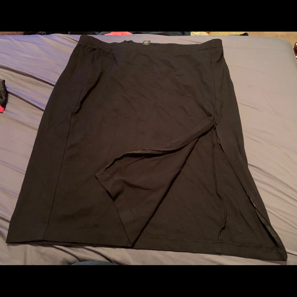 Lane Bryant black pencil skirt w front zip sz 20
